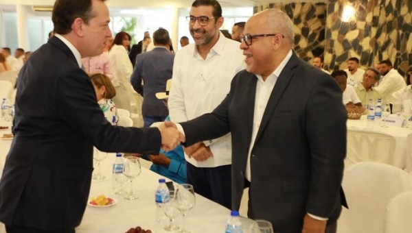 Ejecutivos Promipyme asisten almuerzo Día Nacional Detallistas